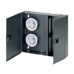Panduit® Opticom® Duvara Monte Muhafaza yönetmek ve uzay sınırlı olduğunda lif dağılımı düzenlemek için tasarlanmıştır. Kutular herhangi bir telekomünikasyon odasında ara bağlantı ya da çapraz-bağlantı olarak kullanılabilir ve herhangi bir standart FAP ve