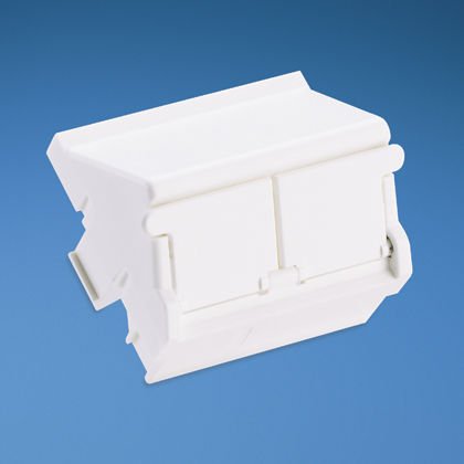 İki modül uzay, 2/1 boy panjurlu modüler insert eğimli. İki NetKey® Modülleri, Elektrik Fildişi kabul eder.