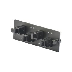 Opticom® MPO FAP ile yüklü dört (4) anahtar-up / anahtar aşağı siyah Opticom® veya Opticom® QuickNet ™ Patch Paneller ve Fiber Kutuları, yatay olarak yönlendirilmiş MPO fiber optik adaptörler,.