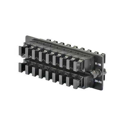 Opticom® MPO FAP ile yüklü onsekiz (18) anahtar-up / anahtar aşağı siyah Opticom® veya Opticom® QuickNet ™ Patch Paneller ve Fiber Kutuları, yatay olarak yönlendirilmiş MPO fiber optik adaptörler,.