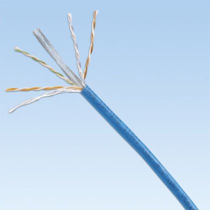 Bakır kablosu, geliştirilmiş kategori 6 UTP, düşük duman sıfır halojen (LSZH), 4-çift iletkenler HDPE yalıtımlı 23 AWG inşaatı, çift bükülmüş, IEC 60332-1 (entegre bir çift bölme ile ayrılmış ve bir LSZH ile korunmaktadır ) ceket, mavi.