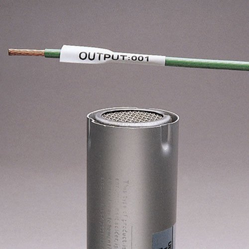 siyah termal transfer askeri sınıf ısı ile şrinklenen bir etiket tek bir 1/4'' taraflı olan (6.35mm) çapında ve 3 yapılmıştır. 1. poliolefin düzleştirilmiş Bu .5'' olan (12.7 mm) genişliğinde ve .44'' (11.2 mm) yüksekliğinde. Isı ile şrinklenen bir manşon