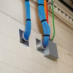 Yükseltilmiş panel bileşen aşırı laminat (basılamayan) etiketli, 1.00'' , H, yükseltilmiş paneli, berrak, 1 etiketin / rulo, 500 pc W 0.50'' x. paket miktarı.
