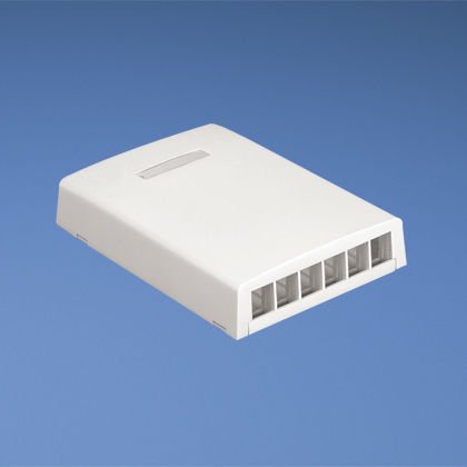 NetKey® yüzey kutusu altı kilit taşı Modülleri kabul monte. Yerleşik dahil çıkarılabilir blank.Supplied montaj vidaları, yapışkan sırtlı ve kablo bağı ile. Uluslararası Beyaz.