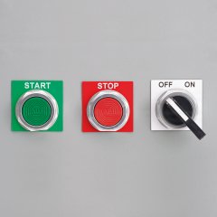Termal transfer yükseltilmiş panel düğme etiketi, siyah 1.80'' G x 1.80'' H, yükseltilmiş panel, 2 etiket / satır, 500 adet. paket miktarı.