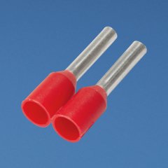 İzoleli yüksükleri, makara üzerinde tek kablolu kırmızı DİN manşonlar (1.00mm2), 8 mm Pim uzunluğu.