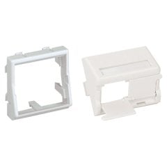 bir 1/2-boyutu ile Mini Com 45mm x 45mm adaptör kepenkli insert eğimli, iki Mini-Com modülleri kabul etiket ve etiket kapağı içerir. Arktik Beyaz.
