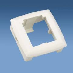 Kısa Com adaptörü 1 x 1 (25mm x 25mm) açıklığın içine çıtçıtlı ve bir mini Com® Modülü kabul eder. Plaka kalınlığı 0.06 ile 0.08 (2.0 mm ile 1.5 mm), beyaz olmalıdır.