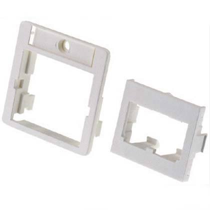 Bir 1/2 boy düz parçanın Mini Com 50 mm x 50 mm adaptörü, iki Mini-Com modül kabul eder. montaj vidaları ve metal montaj plakası ile birlikte verilir. Arktik Beyaz.