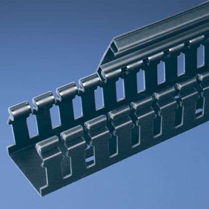 Panduct® tip H kapak geniş yarık kablo kanalı, 2 G x 3 H, siyah 6' uzunluğu, PVC, menteşeli.