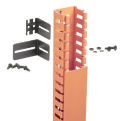 Kablolar dikey tee veya rafa kavşağı dökülmesine yerinden dışarı dökülmesini için güvenli, erişilebilir rota ekipman monte sağlar. Kit, 6' 2x2 FiberRunner® menteşeli Kanal H2X2OR6 uzunluğu 2x2 uzunluğu 6' geçmeli içerir menteşeli kapak HC2OR6, dört Ayarla
