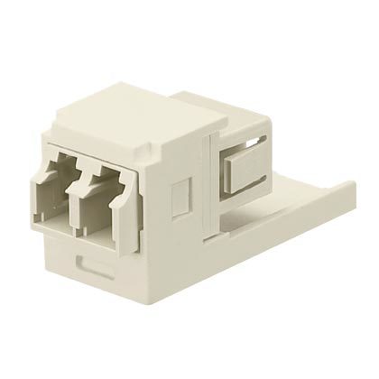 Modül, bir LC Sr./Jr ile birlikte. fosforlu bronz bölünmüş kollu, elektrikli Fildişi ile SFF dupleks modlu fiber optik adaptör (EI).