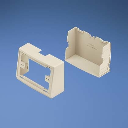 Masa kutusunu monte. Kutu ofis mobilyaları geçmeli faceplates yanı 70mm NEMA standart kapaklarıyla vidalı olarak kabul etmektedir. OFVR5 ** 6 yuvarlanma ve OFR20SO ** OFR20DSO ** yayılma parçaları ile kullanım için tasarlanmıştır. yapışkan bant ile tedari