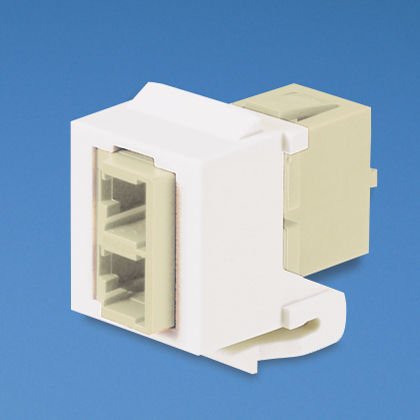NK modülü bir LC Sr./Jr ile birlikte. SFF fosfor bronz bölünmüş kollu dubleks adaptör multimod. Elektrik Fildişi