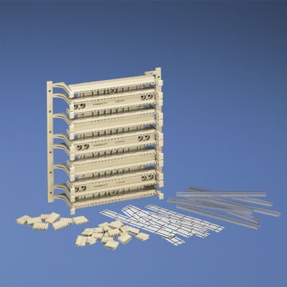 Kategori 5e sistemi seti bir ayaklı 300 çift bazı, altmış 5-çift bağlantı blokları, altı etiket ve etiket tutucular içerir.