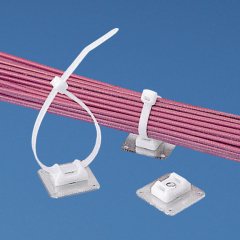 Doğal olarak monte Döner epoksi uygulanan kablo bağlama müşteri yapıştırılmıştır EMA epoksi sağladı. Bu 1.13'' uzunluk x 1.13'' geniş (28.7 x 28.7 mm) ve bir alüminyum taban ve bir naylon monte edin. Bu, mini orta ve standart kablo bağları ile birlikte ku