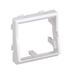 45 mm x 45 mm adaptör çerçevesi, bir 1/2 boy modülü ekleme kabul eder.