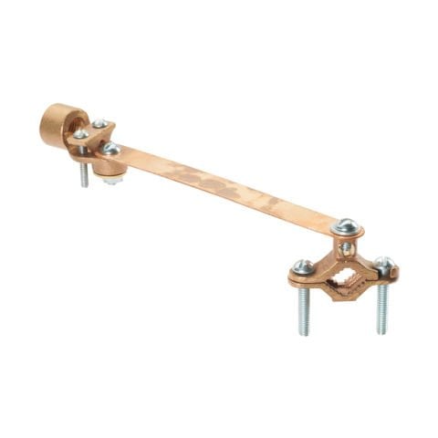 kayış ve giyotinle birlikte bulunan boru Bronz topraklama kelepçesi, 8. SOL - 4. STR AWG iletken boyutu aralığı, 1/2'' - 1'' (12.7 mm - 25,4 mm), demir boru boyunun 3/4'' (19.1mm) boru merkezi boyutu, 1.65'' (41.9mm) boru kelepçesi vida uzunluğu.