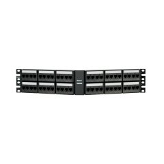 Kısa Com siyah kapaklarla 48 bağlantı modüler açılı patch panel kiti; kırk sekiz Mini Com Kategori 6A jak modülleri, etiketler ve etiket kapakları, (2 RU) içerir.